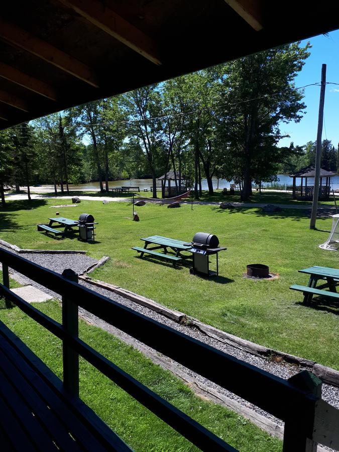 Chalkley'S Sandy Bay Cottage Resort Nipissing Beach Zewnętrze zdjęcie